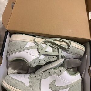 Nike White and Light Green Low-Top Sneakers